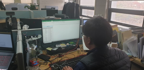 일하다가 사진